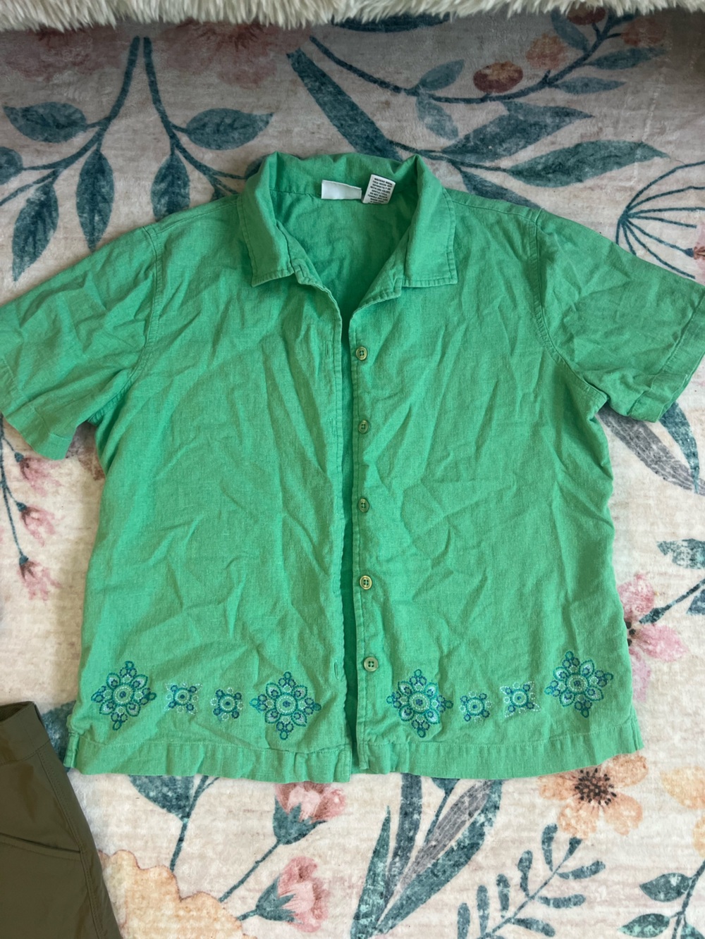 Kim Rogers Green Short Sleeve Button-Up Shirt with Embroidered Hem